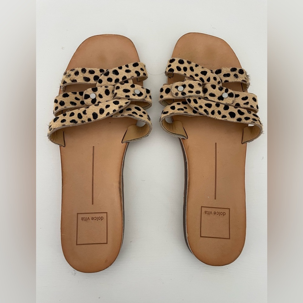 Dolce Vita Cait Leopard Calf Hair Flat Sandals Women’s 7.5